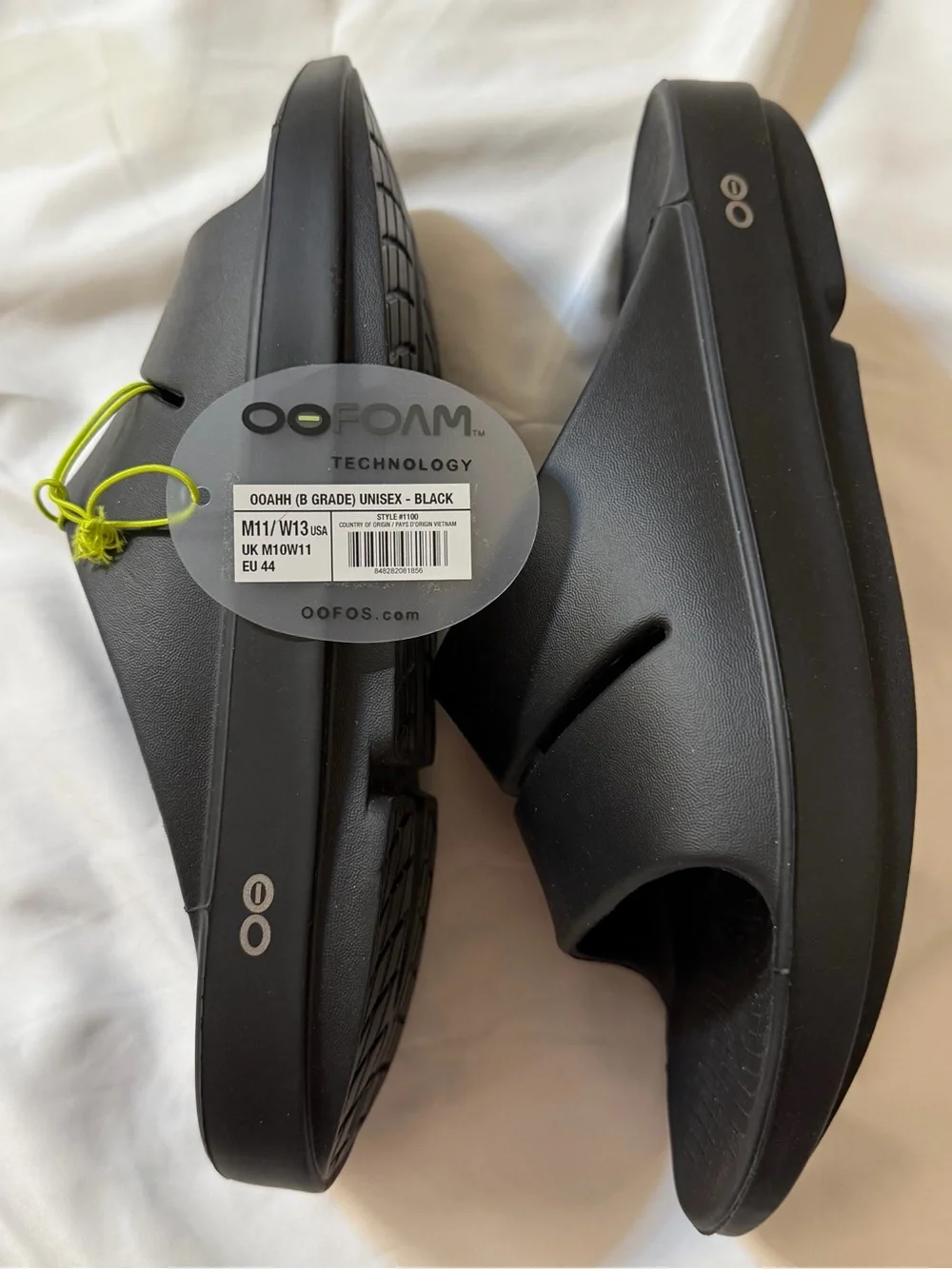 OOFOS Black Men’s Recovery Slide Sandals with Subtle Logo